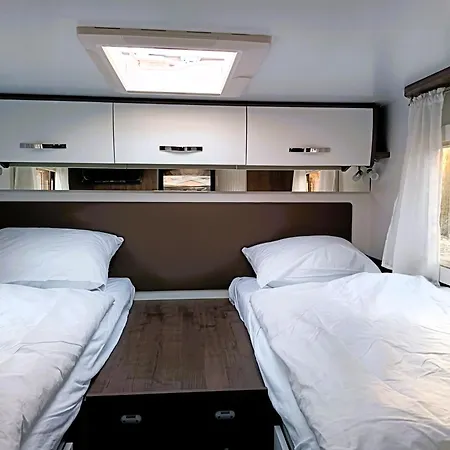 Kamp alanı Komfortowy Kamper Na 4 Osoby Benimar Tessoro 463 Laziska (Boleslawiec)