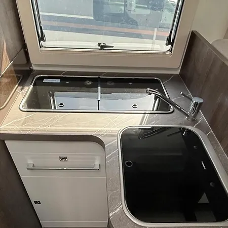 مكان تخييم Komfortowy Kamper Na 4 Osoby Benimar Tessoro 463 Laziska (Boleslawiec)