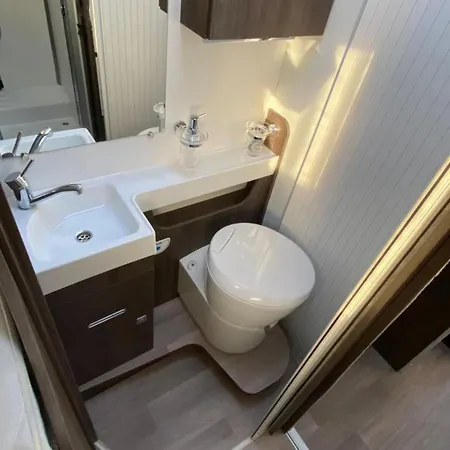 Komfortowy Kamper Na 4 Osoby Benimar Tessoro 463 Laziska (Boleslawiec)