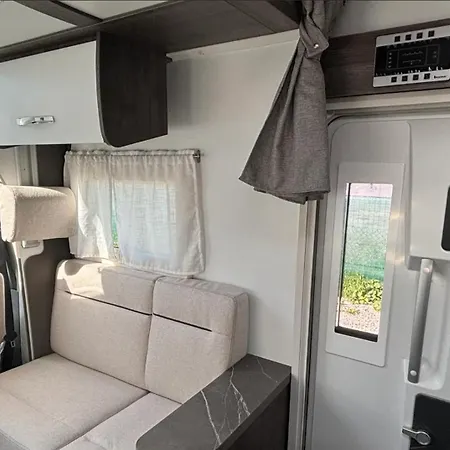 Kamp alanı Komfortowy Kamper Na 4 Osoby Benimar Tessoro 463