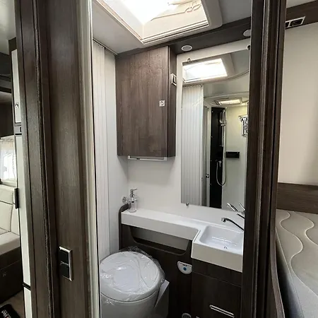 Komfortowy Kamper Na 4 Osoby Benimar Tessoro 463 *