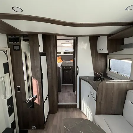 Komfortowy Kamper Na 4 Osoby Benimar Tessoro 463