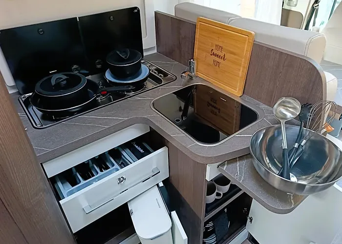 Komfortowy Kamper Na 4 Osoby Benimar Tessoro 463 *