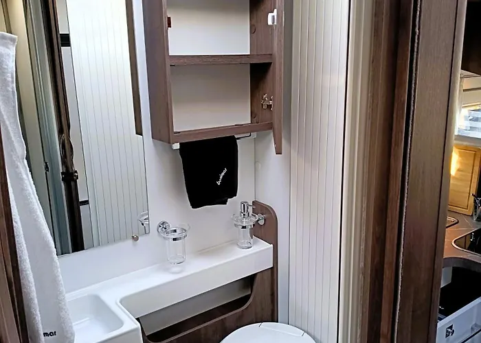 Kemp Komfortowy Kamper Na 4 Osoby Benimar Tessoro 463 Laziska (Boleslawiec)