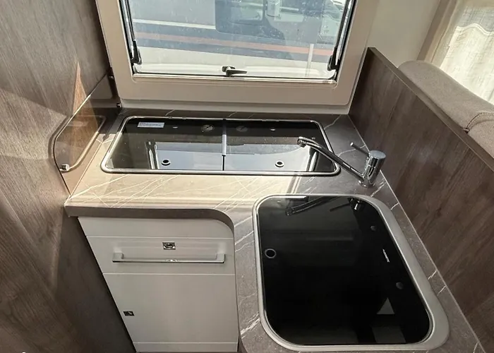 Kemp Komfortowy Kamper Na 4 Osoby Benimar Tessoro 463 Laziska (Boleslawiec)