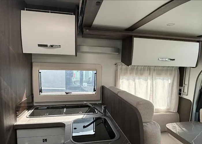 Komfortowy Kamper Na 4 Osoby Benimar Tessoro 463 *