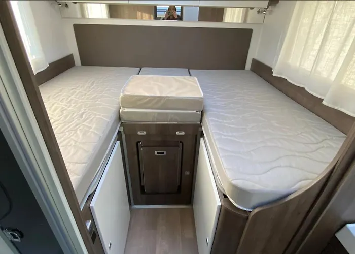 Komfortowy Kamper Na 4 Osoby Benimar Tessoro 463 *