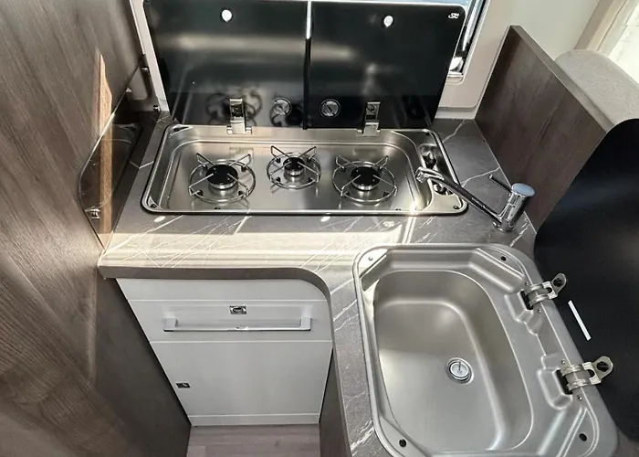 Komfortowy Kamper Na 4 Osoby Benimar Tessoro 463 * Laziska (Boleslawiec)