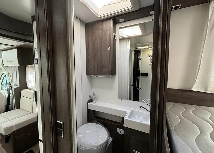 Komfortowy Kamper Na 4 Osoby Benimar Tessoro 463 *