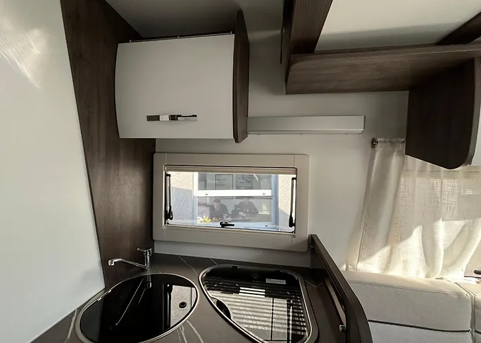 Komfortowy Kamper Na 4 Osoby Benimar Tessoro 463 Camping *