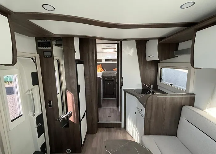 Komfortowy Kamper Na 4 Osoby Benimar Tessoro 463