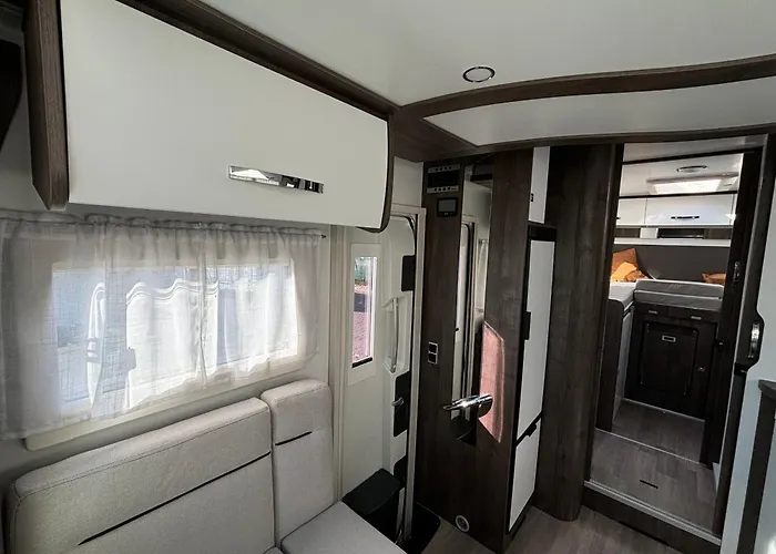 Komfortowy Kamper Na 4 Osoby Benimar Tessoro 463 Camping *